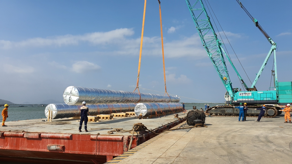Transport the chemical handling system for offshore oil-rig from Dong Xuyen IZ, Ba ria Vung Tau province to Ho Chi Minh city port for export to EU by ocean vessel.