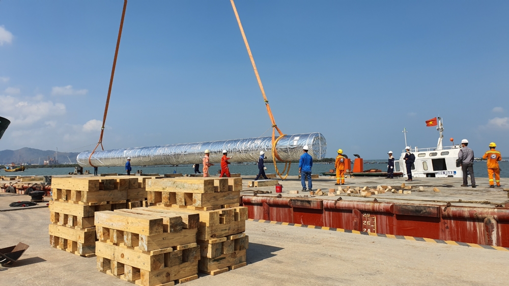 Transport the chemical handling system for offshore oil-rig from Dong Xuyen IZ, Ba ria Vung Tau province to Ho Chi Minh city port for export to EU by ocean vessel.