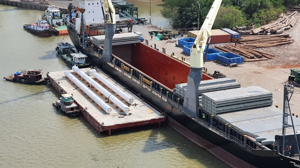 Transport the chemical handling system for offshore oil-rig from Dong Xuyen IZ, Ba ria Vung Tau province to Ho Chi Minh city port for export to EU by ocean vessel.