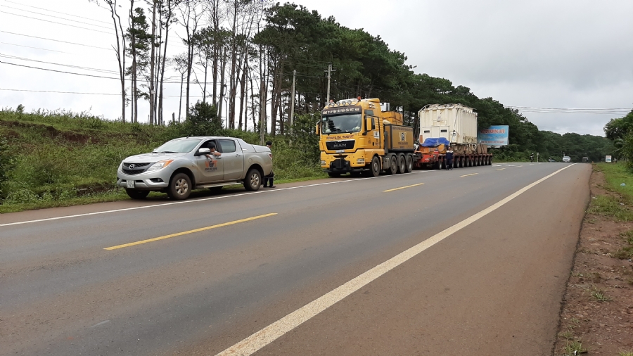 Vận chuyển MBA từ Plieku đi Bảo Lộc và đưa vào bệ máy.