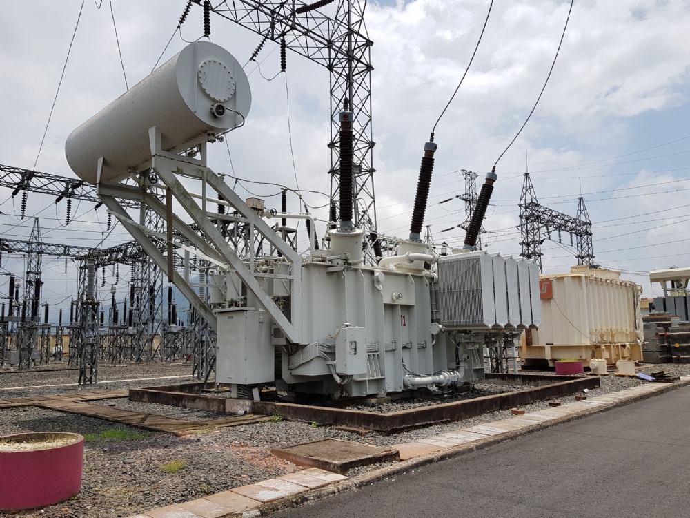 Transport main transformer from Plieku to Bao Loc and placing onto foundation.