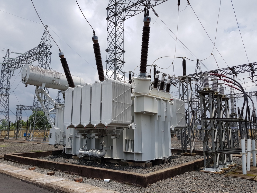 Transport main transformer from Plieku to Bao Loc and placing onto foundation.